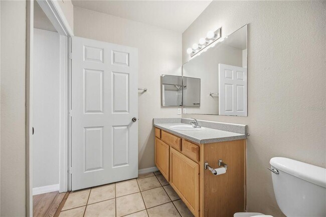 Building Photo - 1025 Villagio Cir