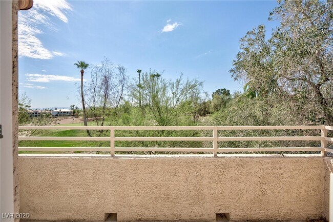 Building Photo - 8949 Diamond Falls Dr