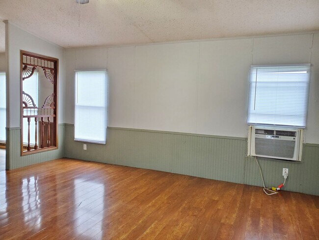 Building Photo - 200 cedar cove lane