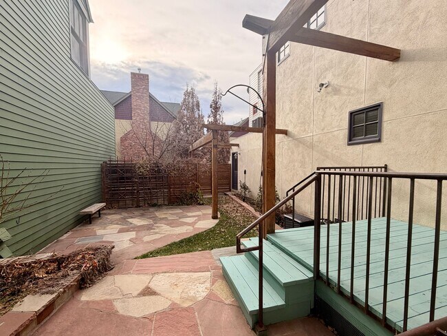 Building Photo - ABSOLUTELY BEAUTIFUL 4-Bedroom Townhome in the Highly Sought-After Prospect Neighborhood!