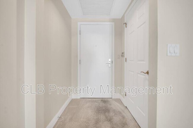 Building Photo - 241 Riverside Dr