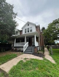 Building Photo - Renovated 3 Bedroom End Unit Available Now!