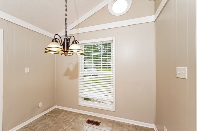 Building Photo - 2538 Martin Cir