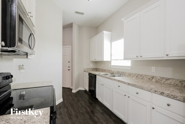 Building Photo - 1633 Mockingbird Ln