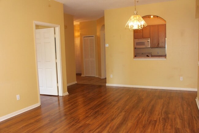 Building Photo - Lovely condo for Rent