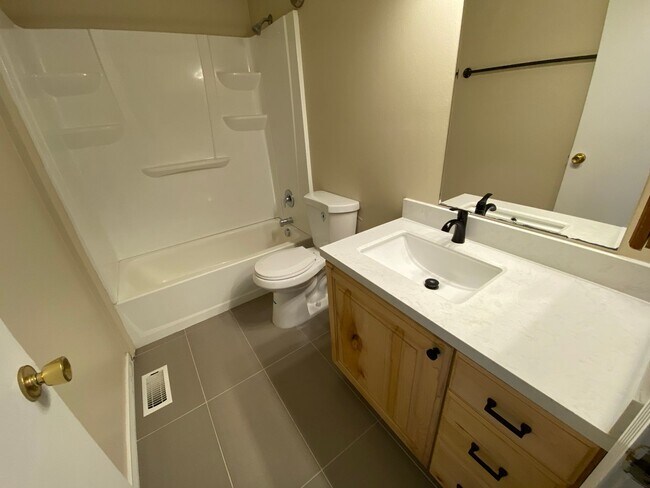 Building Photo - Spencer