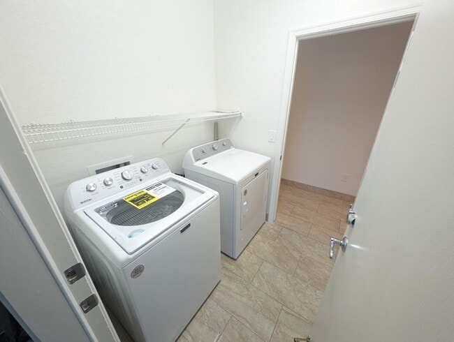 Building Photo - 7521 Chaffinch St