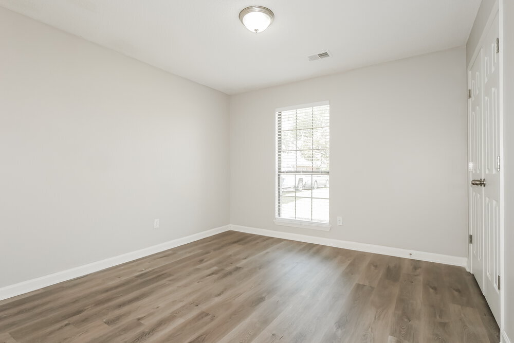 Building Photo - 10873 E Ridge Dr