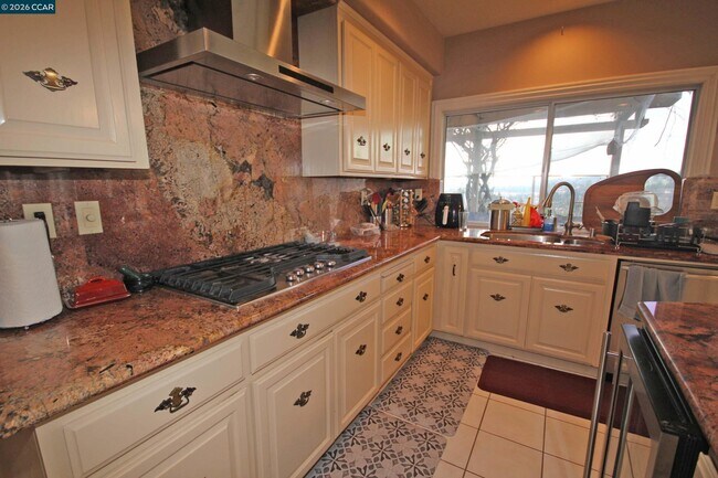 Building Photo - 243 Viewpoint Dr