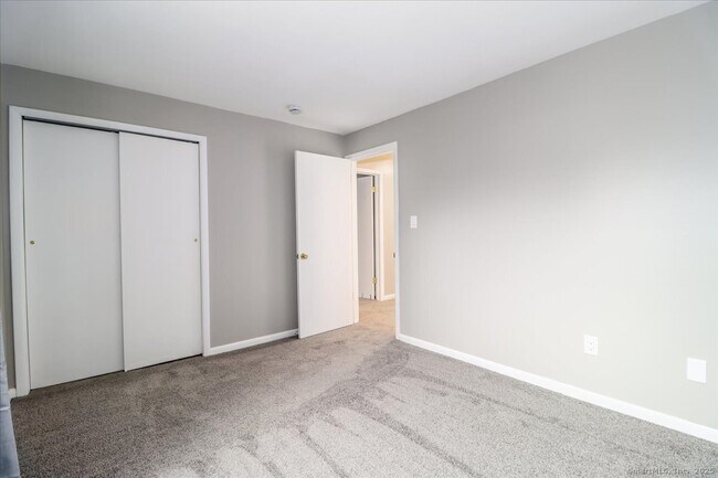 Building Photo - 115 Kensington Ave