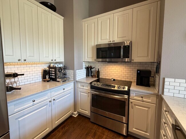 Building Photo - 25 N Downing St