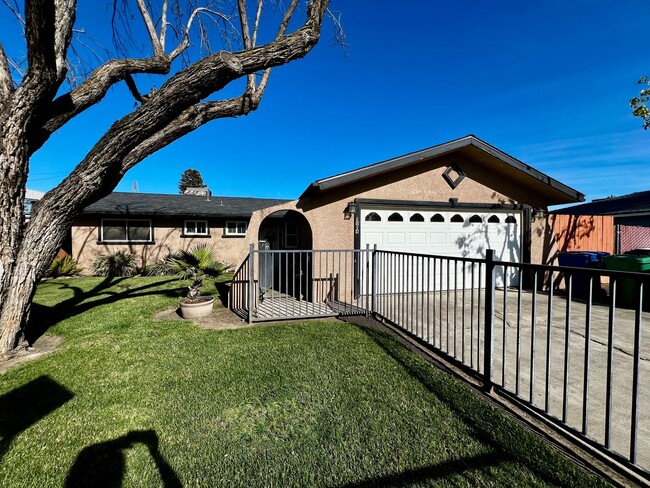 Primary Photo - $2,195 Greenwood & Jensen, 3 Bedroom 2 Bat...