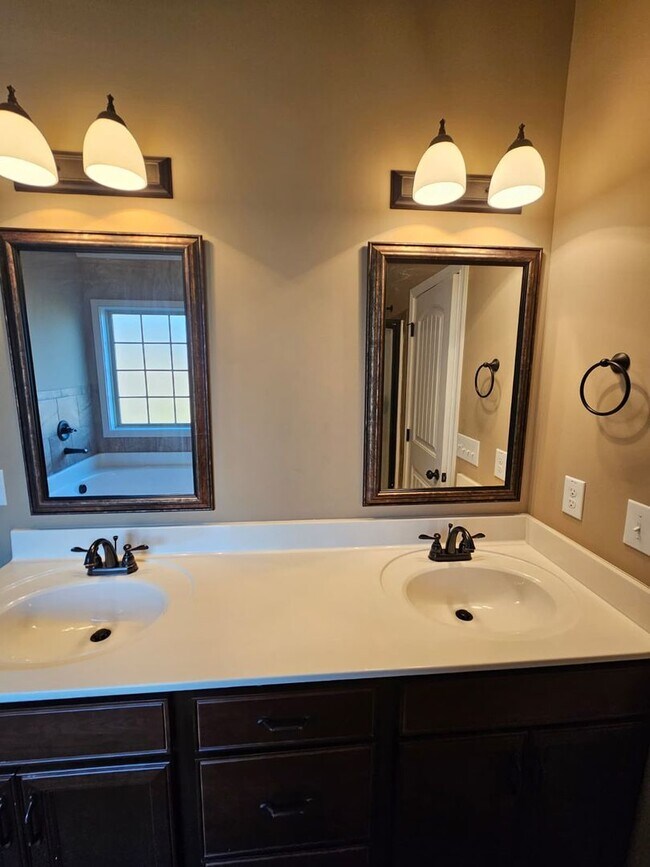Building Photo - Crosswinds Subdivision! Beautiful 2 Story ...