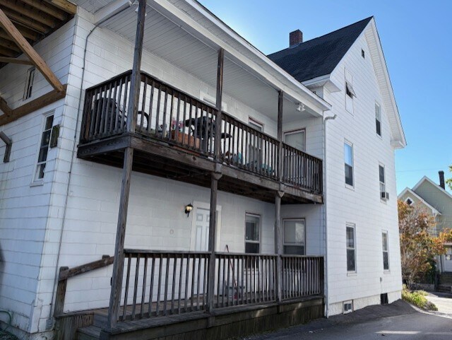 Building Photo - 350 Pearl St