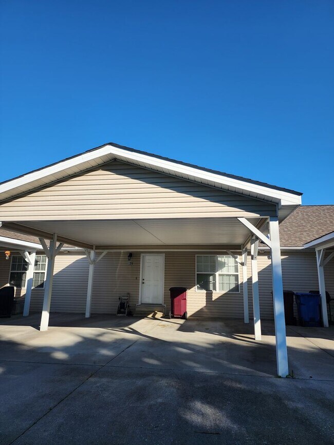 Primary Photo - Alcoa 37701 - Very nice 2 bedroom townhome...