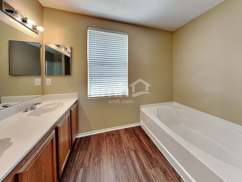 Building Photo - 711 Odenville Dr