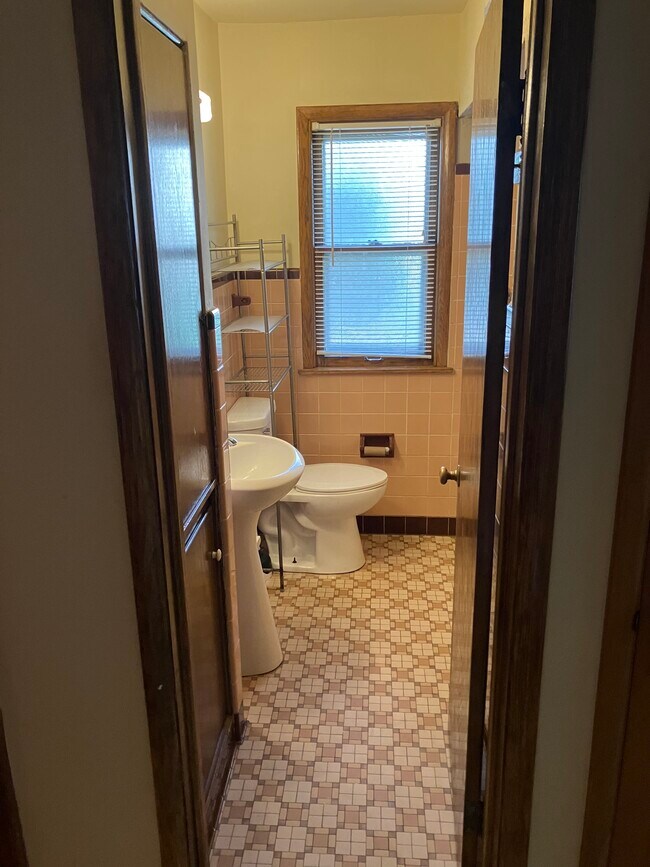 Building Photo - 100 N 80th St