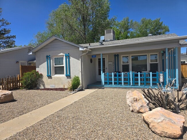 Primary Photo - 404 E Hopi St
