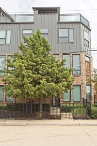 Building Photo - 1405 Bronson Ct