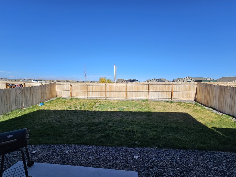Building Photo - 9996 Castor Dr
