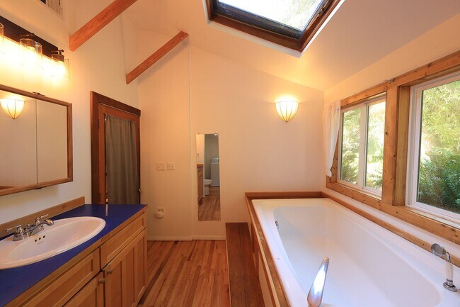 Building Photo - 3946 L K Wood Ct
