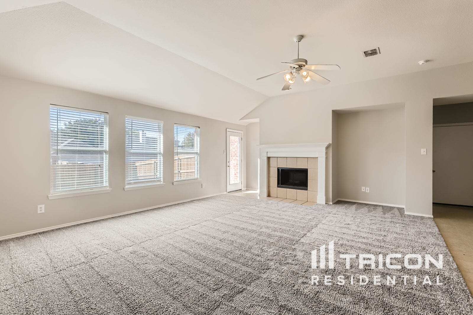 Building Photo - 522 Golden Bell Dr