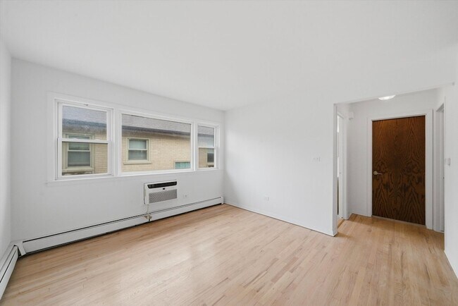 Building Photo - 7709 W Marwood Ave