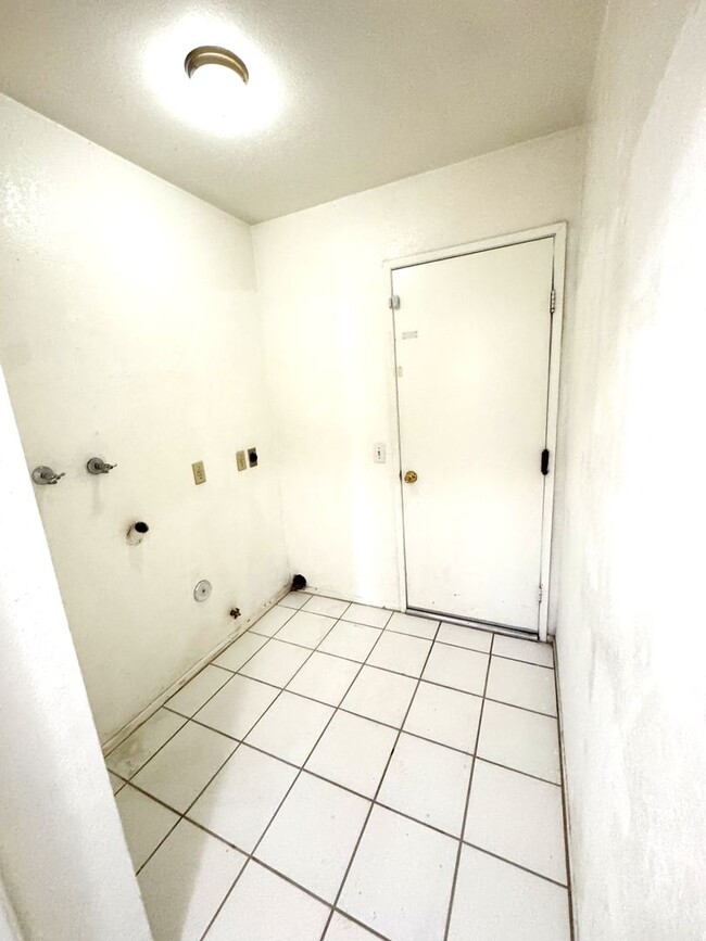 Building Photo - Charming 3-Bed, 2-Bath Home for Rent in San Bernardino, Close to CSUSB, Small Pets Welcome