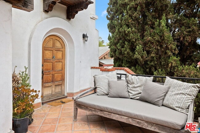 Building Photo - 334 Crane Blvd