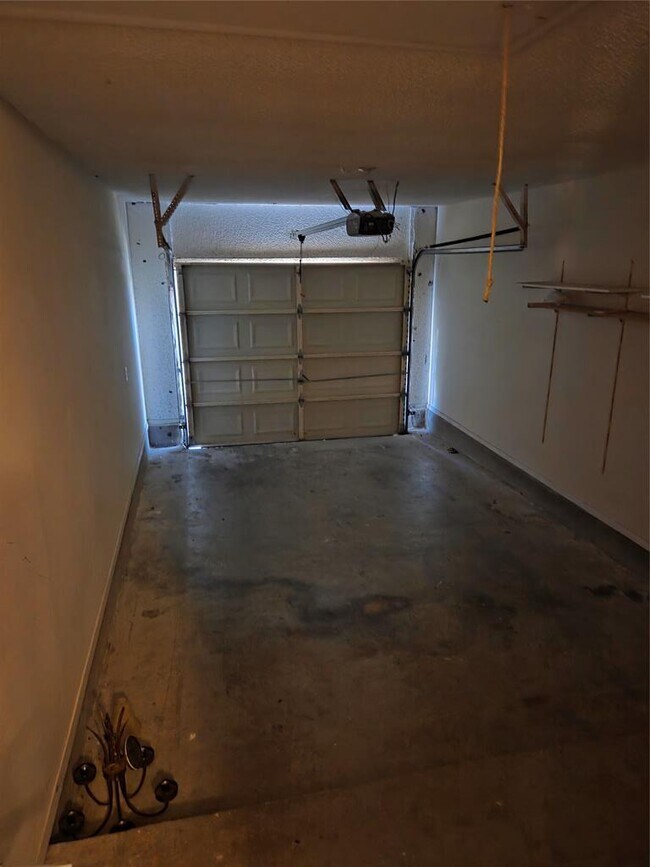 Building Photo - 8111 Baywood Dr