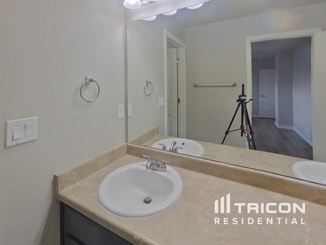 Building Photo - 9934 Silver Stirrup Dr