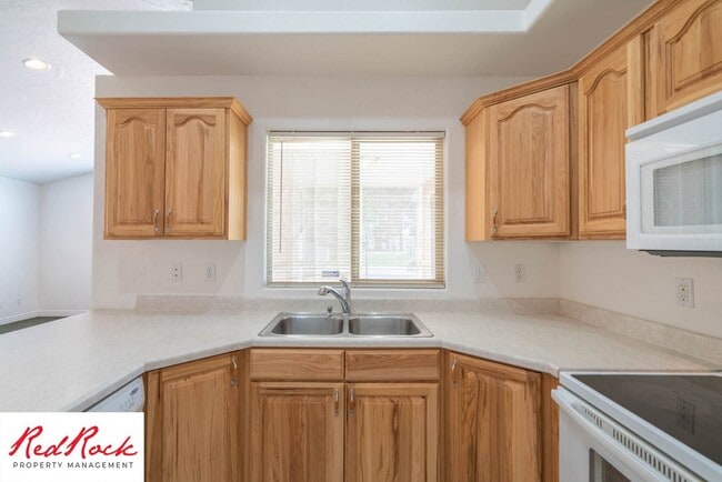 Building Photo - 2 Bedroom and 2 Bathroom Home near Quail C...