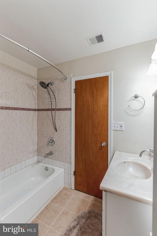 Building Photo - 4600 Linmar Ct