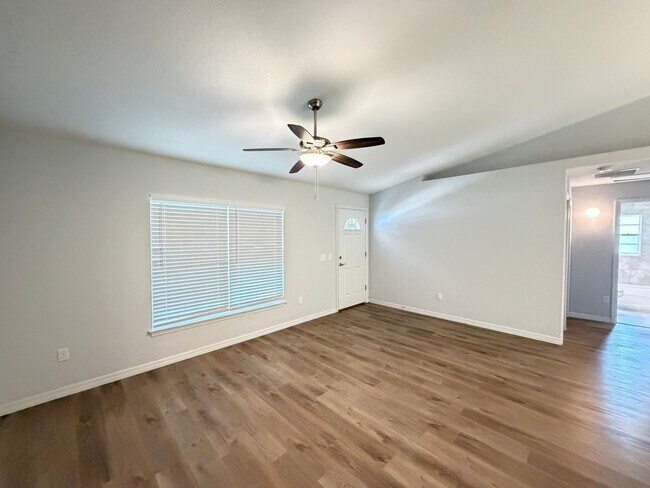 Building Photo - Beautiful 3 Bedroom, 2 Bathroom Home in Summerfield!