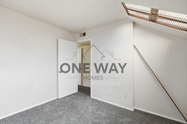 Building Photo - 1126 W Elliot Rd