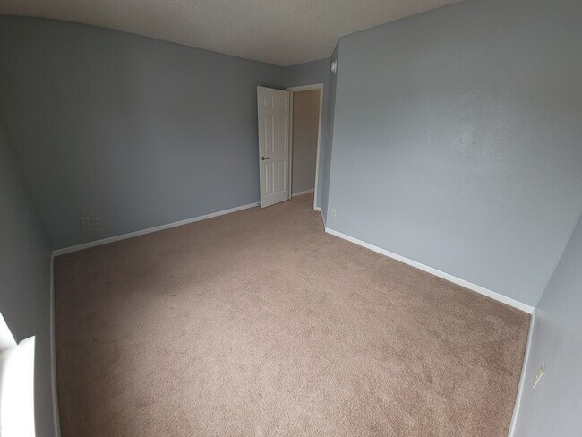 Building Photo - Exquisite Fishers Home