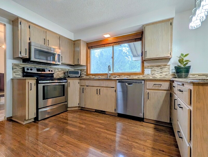 Building Photo - 99 Sunset Pl