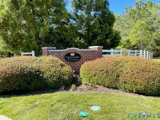 Building Photo - 8107 Creekside Village Dr