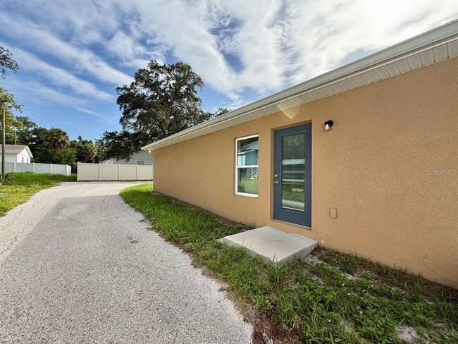 Building Photo - 2904 E Columbus Dr