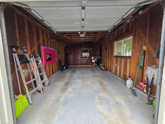Building Photo - Beautiful Home in Millcreek, UT!