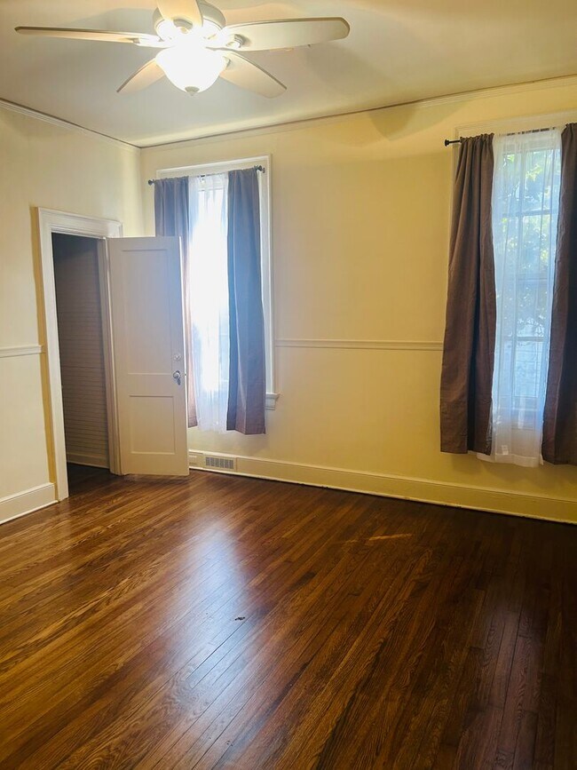 Building Photo - Cute Home in Old Cloverdale