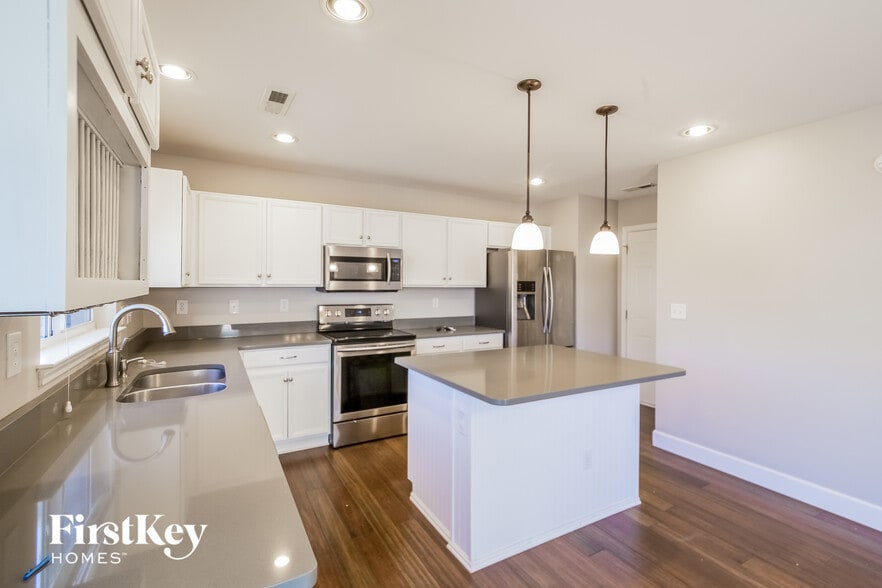 Building Photo - 7023 Lanier St