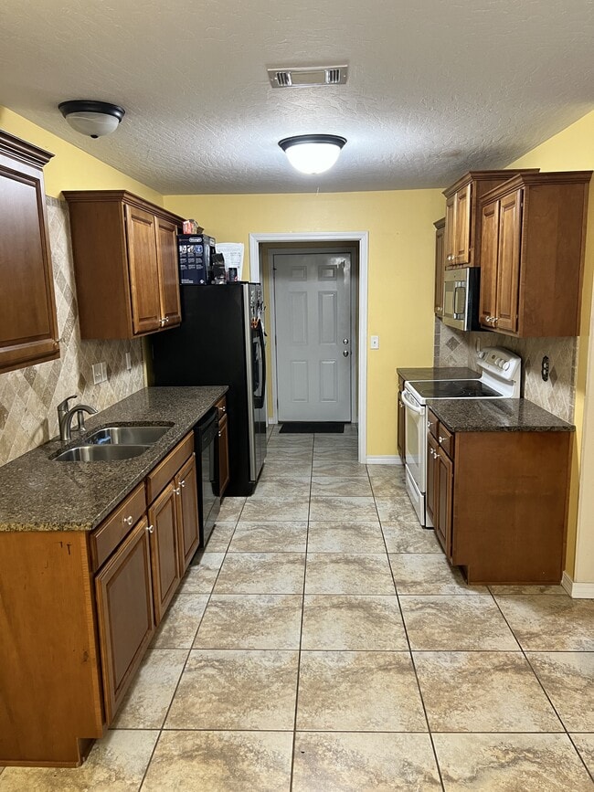 Building Photo - 1207 Chimera Ln