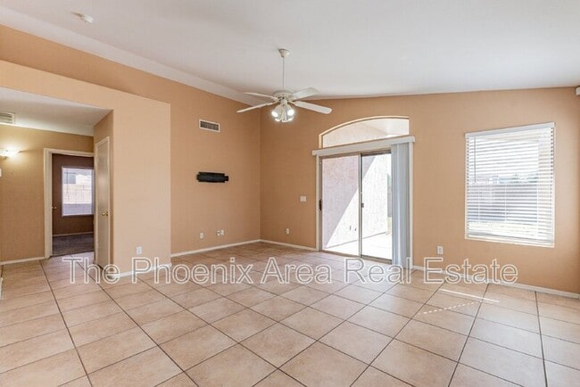 Building Photo - 1261 N Balboa Dr
