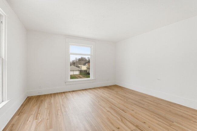 Building Photo - New Listing! 3 Bedroom House!