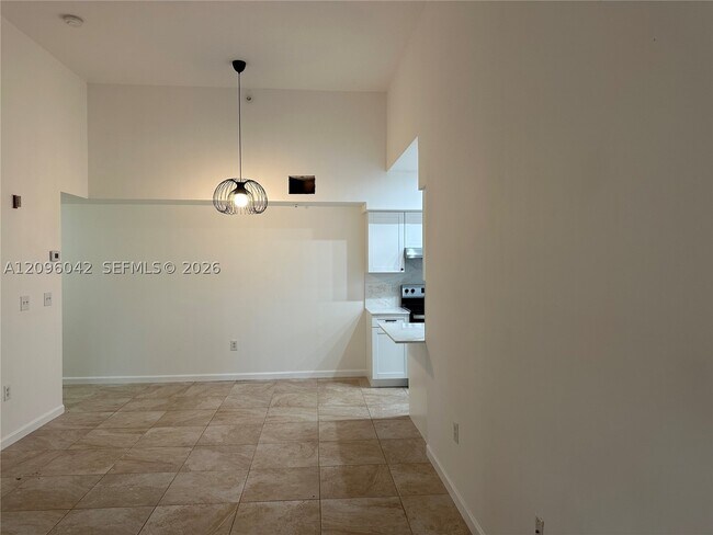 Building Photo - 302 N Palm Ave