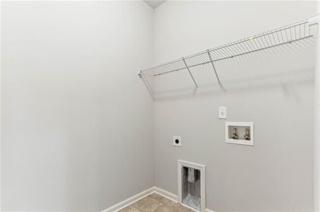 Building Photo - 5530 Mirror Lake Dr