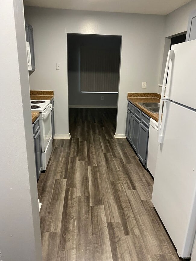 Building Photo - 2 Bed 2 bath condo