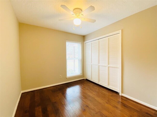 Building Photo - 3727 Bartons Ln