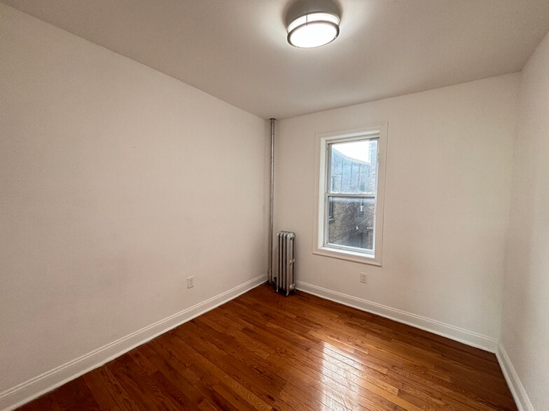 Building Photo - 220 51st St